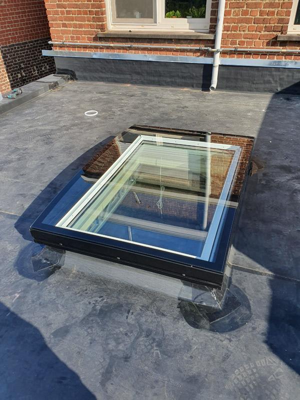 Aanbouw in staalframe - Velux plat dak venster integratie